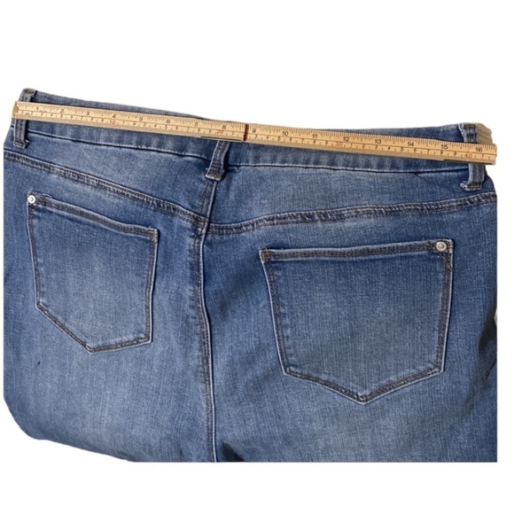 CHICO’S So Slimming Girlfriend Crop Jean  Women’s Sz. 12 Black Embroidered Seams - Picture 11 of 11